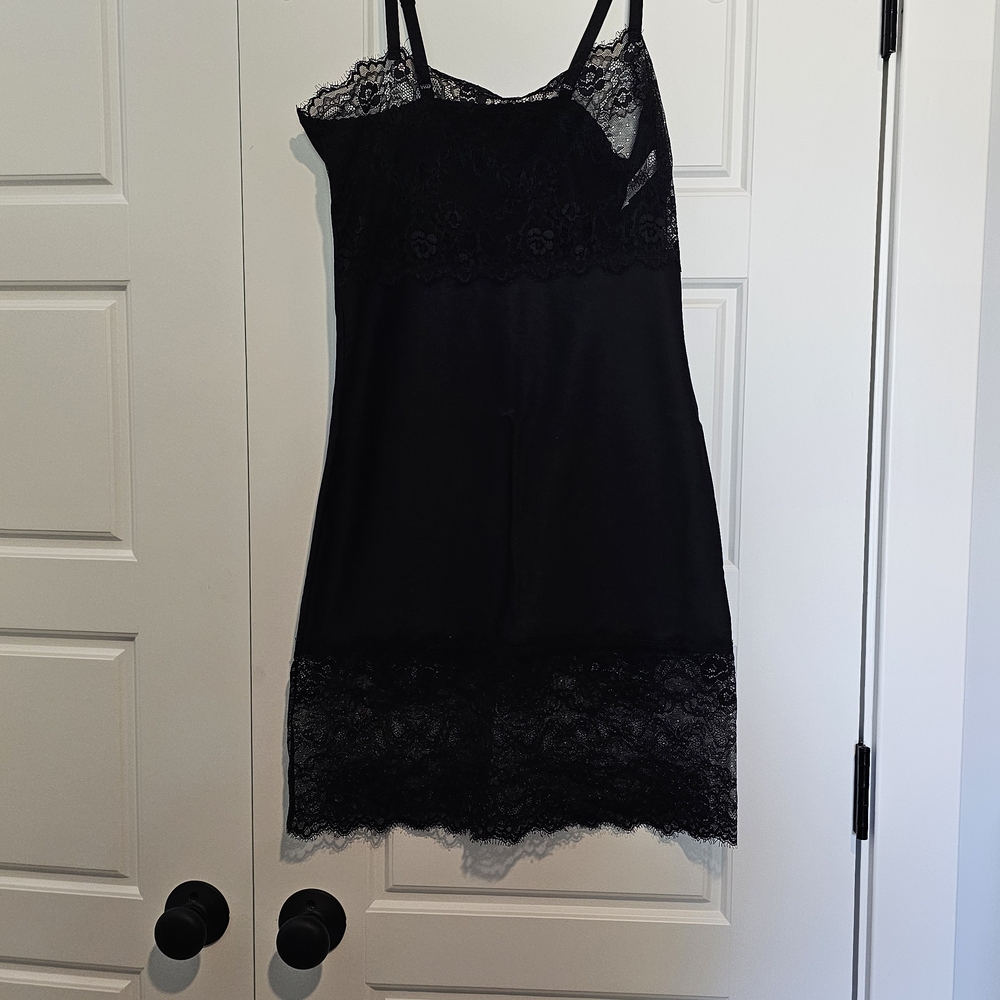 Sculpting Slip With Lace